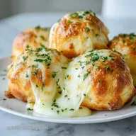 Buttery Garlic Cheese Bombs: Gooey and Golden