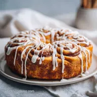Cinnamon Roll Cake: Fluffy Baked Dessert for 15 Servings