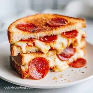 Delicious Pizza Grilled Cheese For Dinner in 20 Minutes